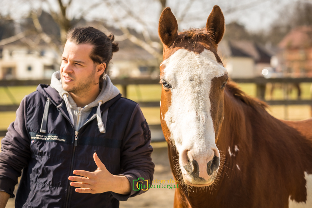 Horsemanship-Trainer bei der Arbeit